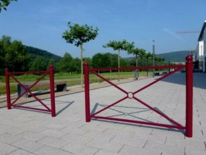 Koristeellinen ajoesteaita kaupunkiympäristöön