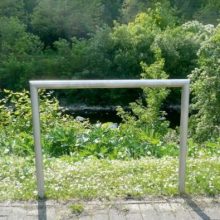 Yksittäinen kaari polkupyörän runkokiinnitykseen