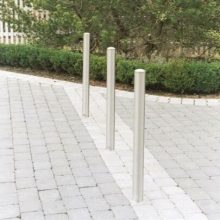 ruostumattomasta teräksestä valmistettuja pollareita