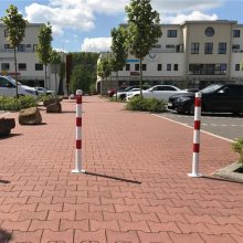 Pollareita parkkipaikalla